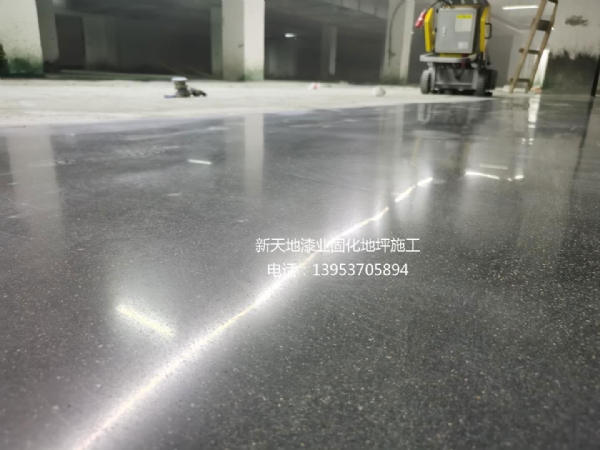 車庫(kù)地坪漆施工方案和價(jià)格？